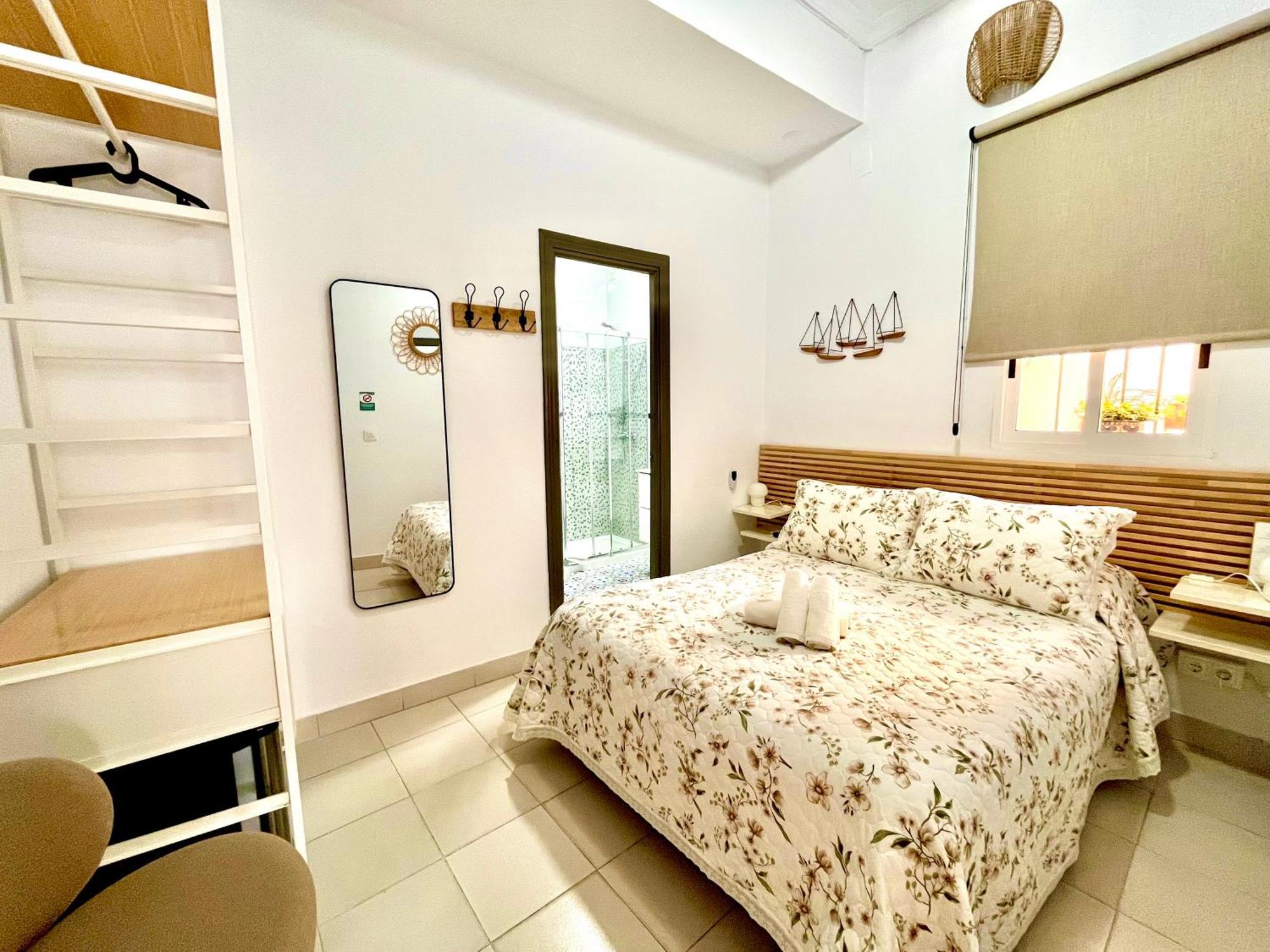 Hostal El Faro Chipiona Εξωτερικό φωτογραφία