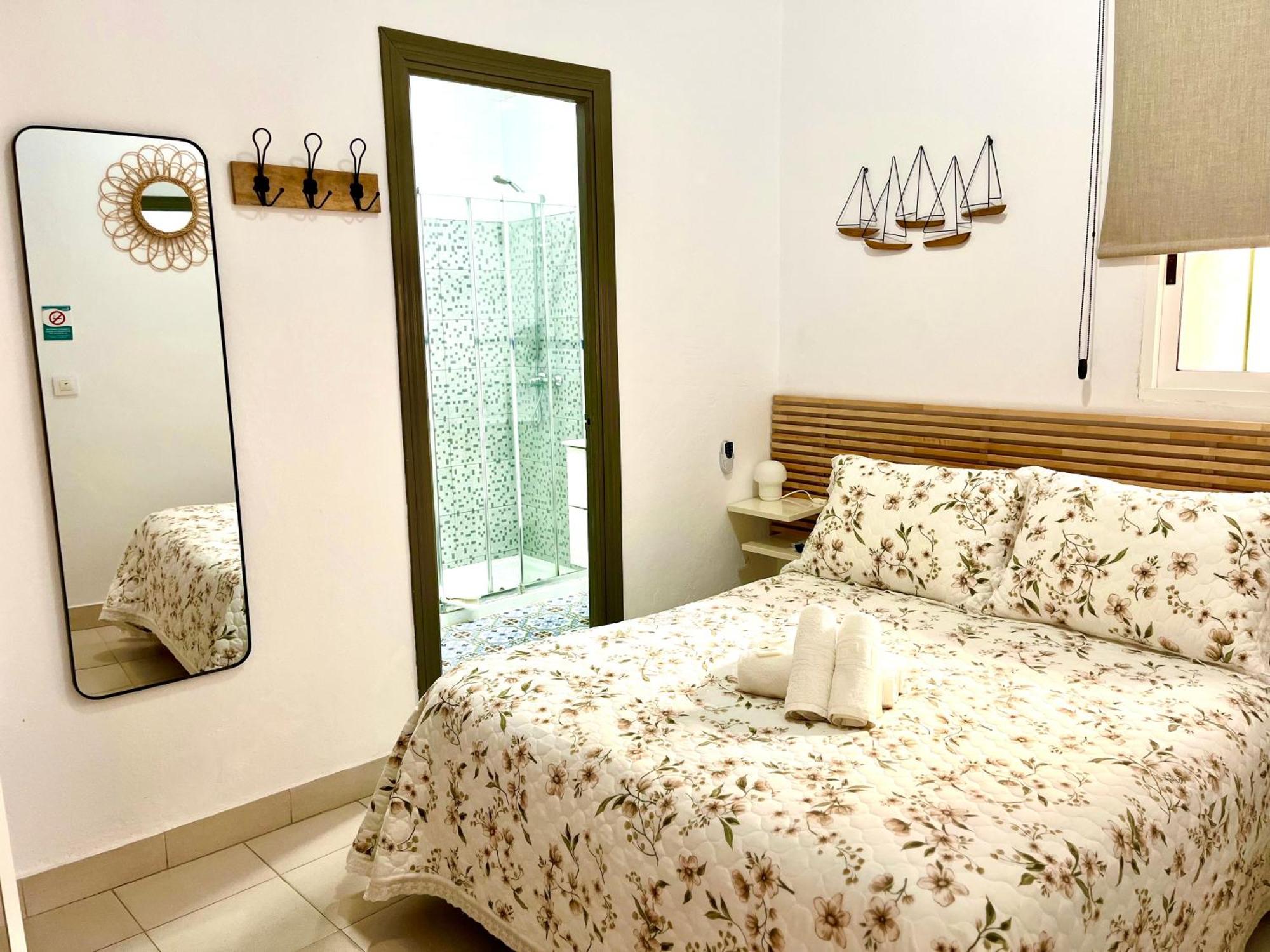 Hostal El Faro Chipiona Εξωτερικό φωτογραφία