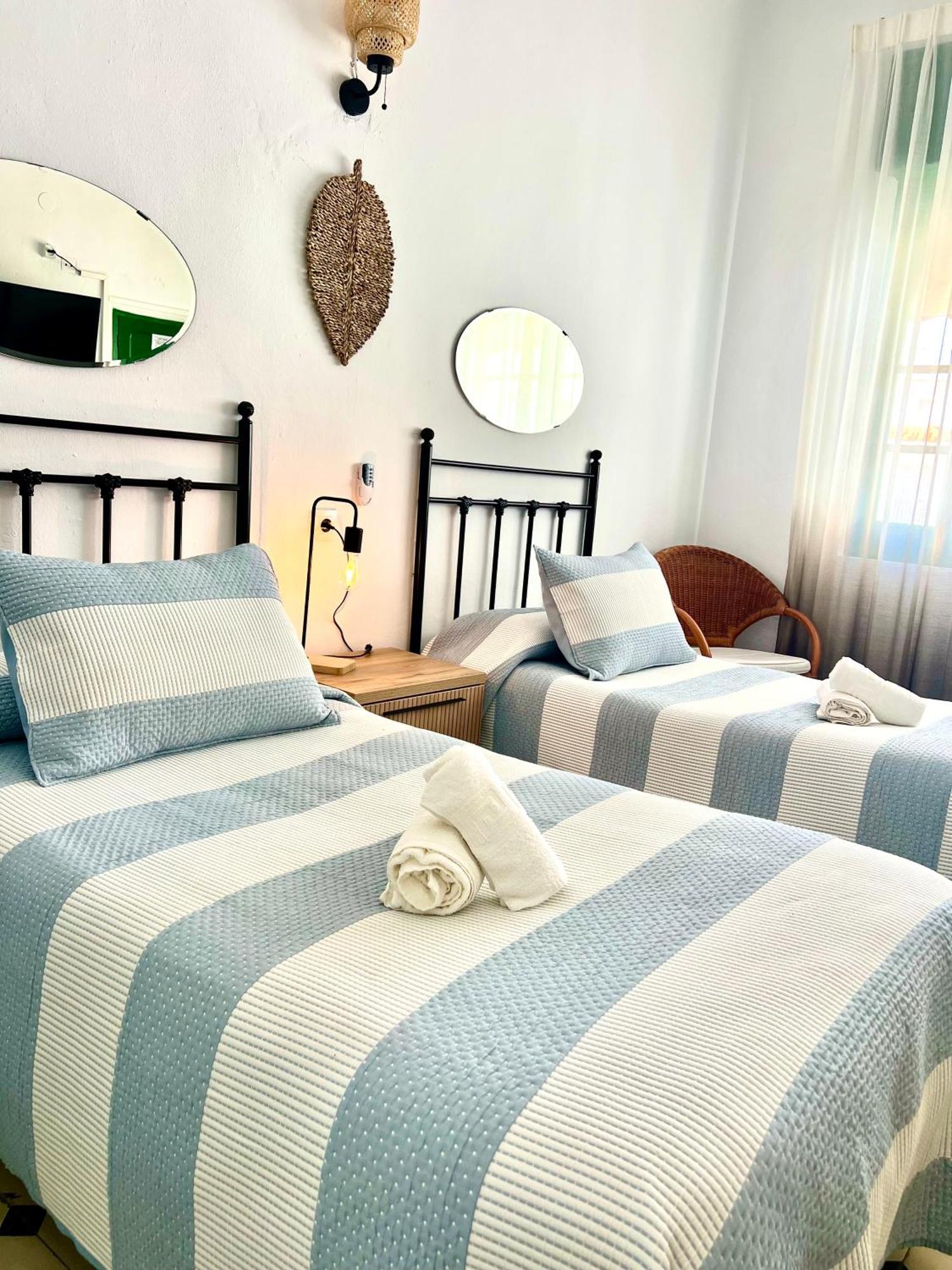 Hostal El Faro Chipiona Εξωτερικό φωτογραφία